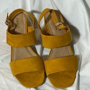 Old Navy Mustard Yellow Block Heel Sandals size 9